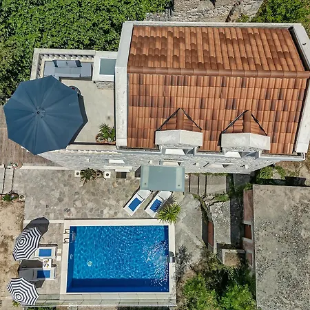 Toni Villa Makarska
