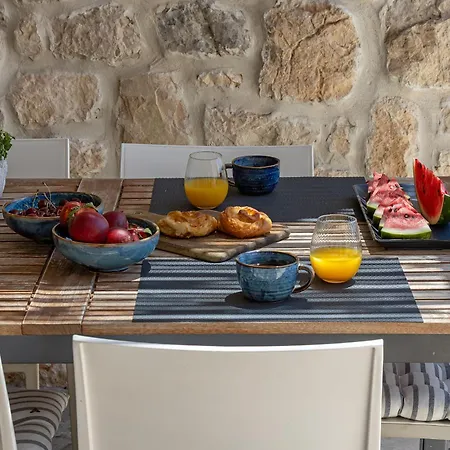 Toni Villa Makarska